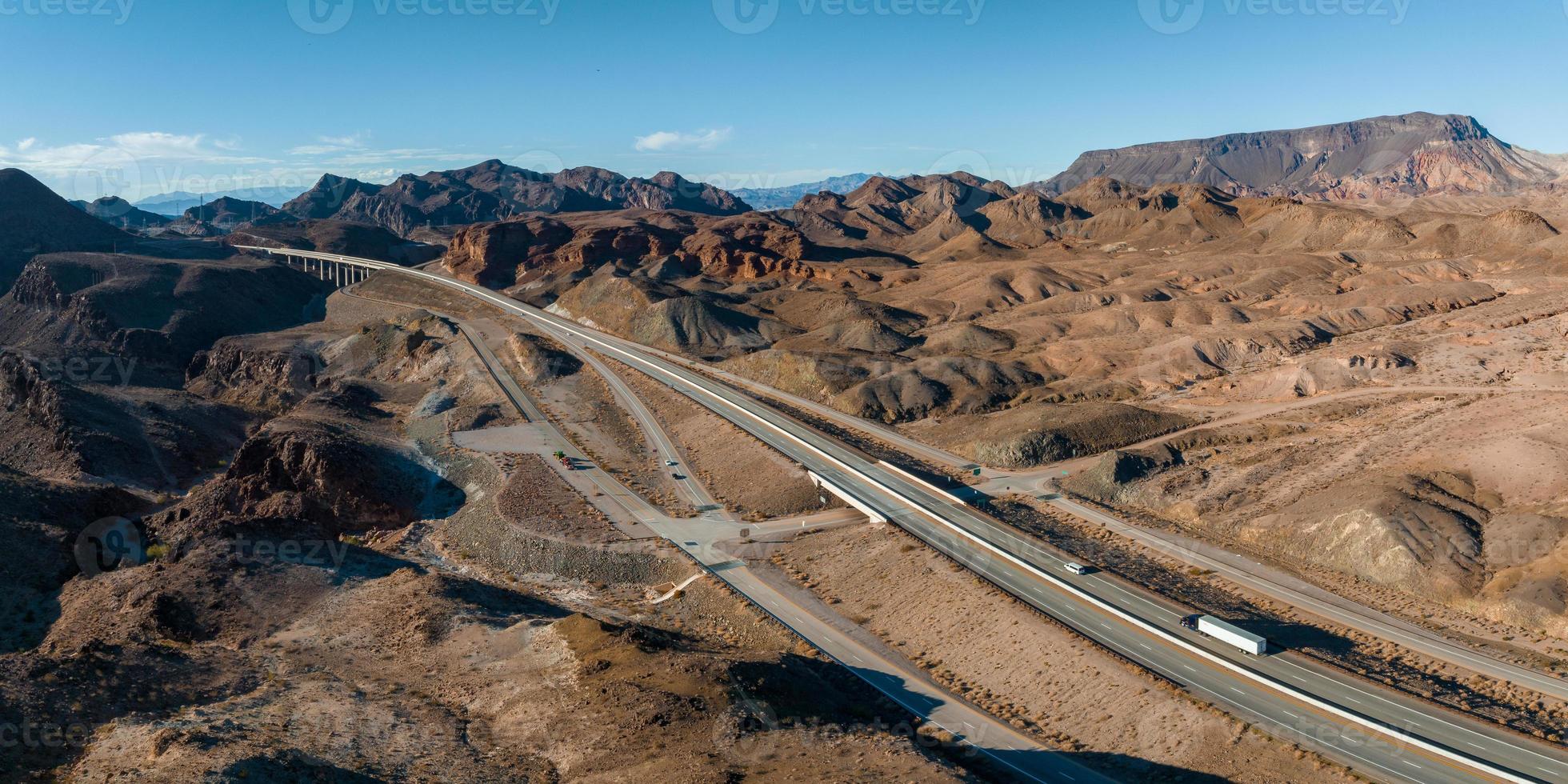 vista aérea de la carretera en california, estados unidos. foto