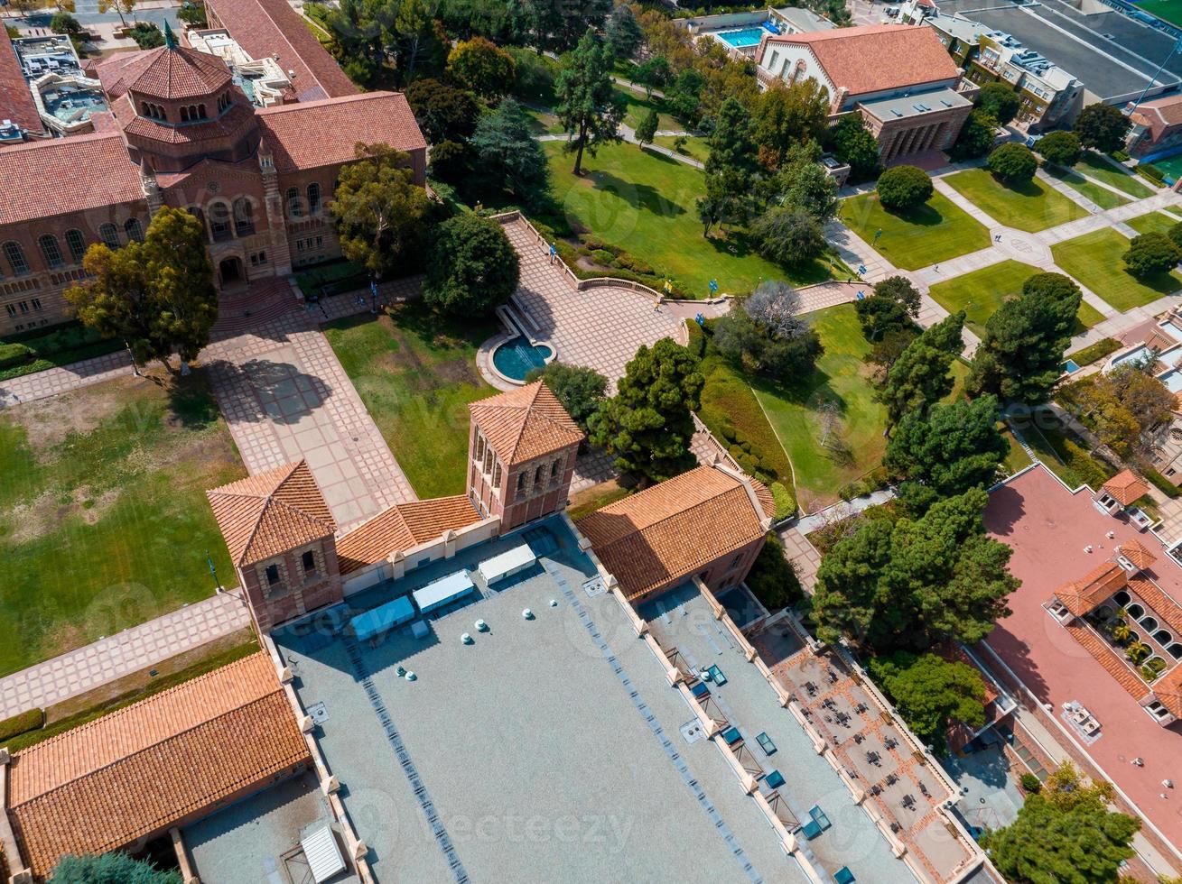 vista aerea del royce hall en la universidad de california, los angeles foto