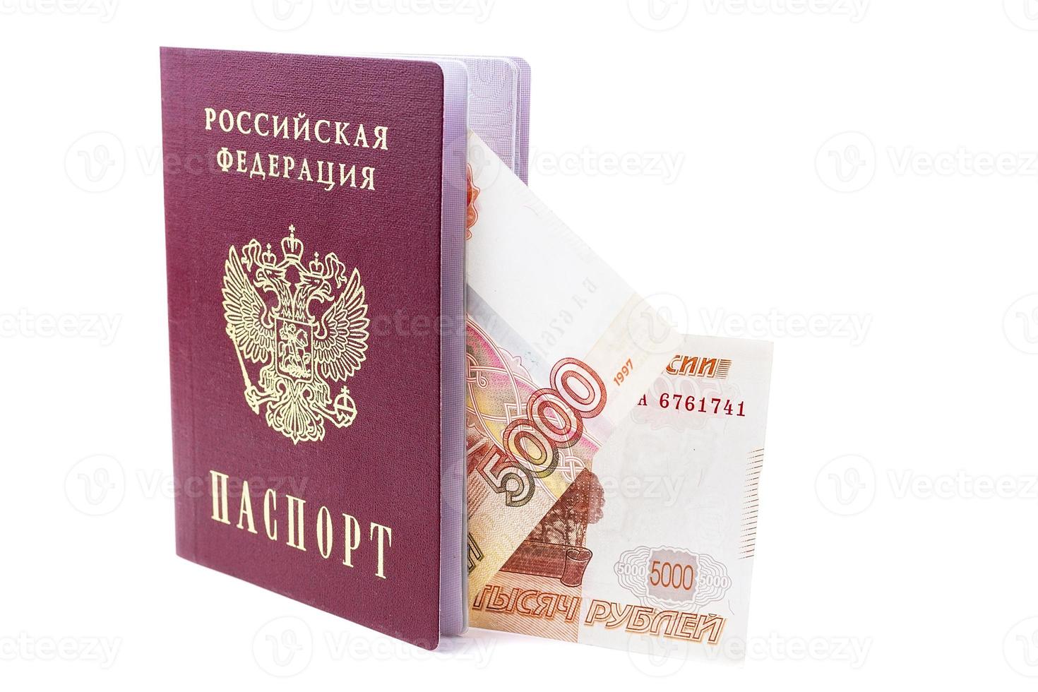 pasaporte ruso y billetes de rublos foto
