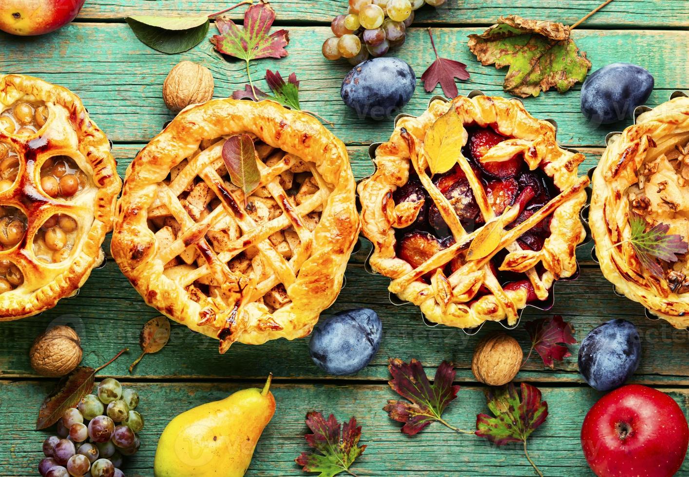 Delicious Fall Cake With Fruits 13468746 Stock Photo At Vecteezy pumpkin-dessert-using-yellow-cake-mix-the-cake-boutique