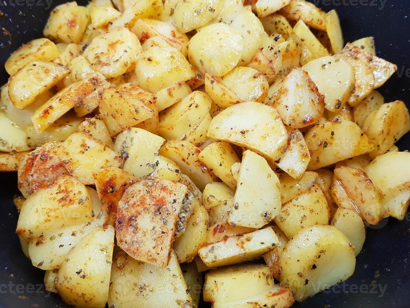 desayuno de granjeros con huevos de jamón y papas fritas foto