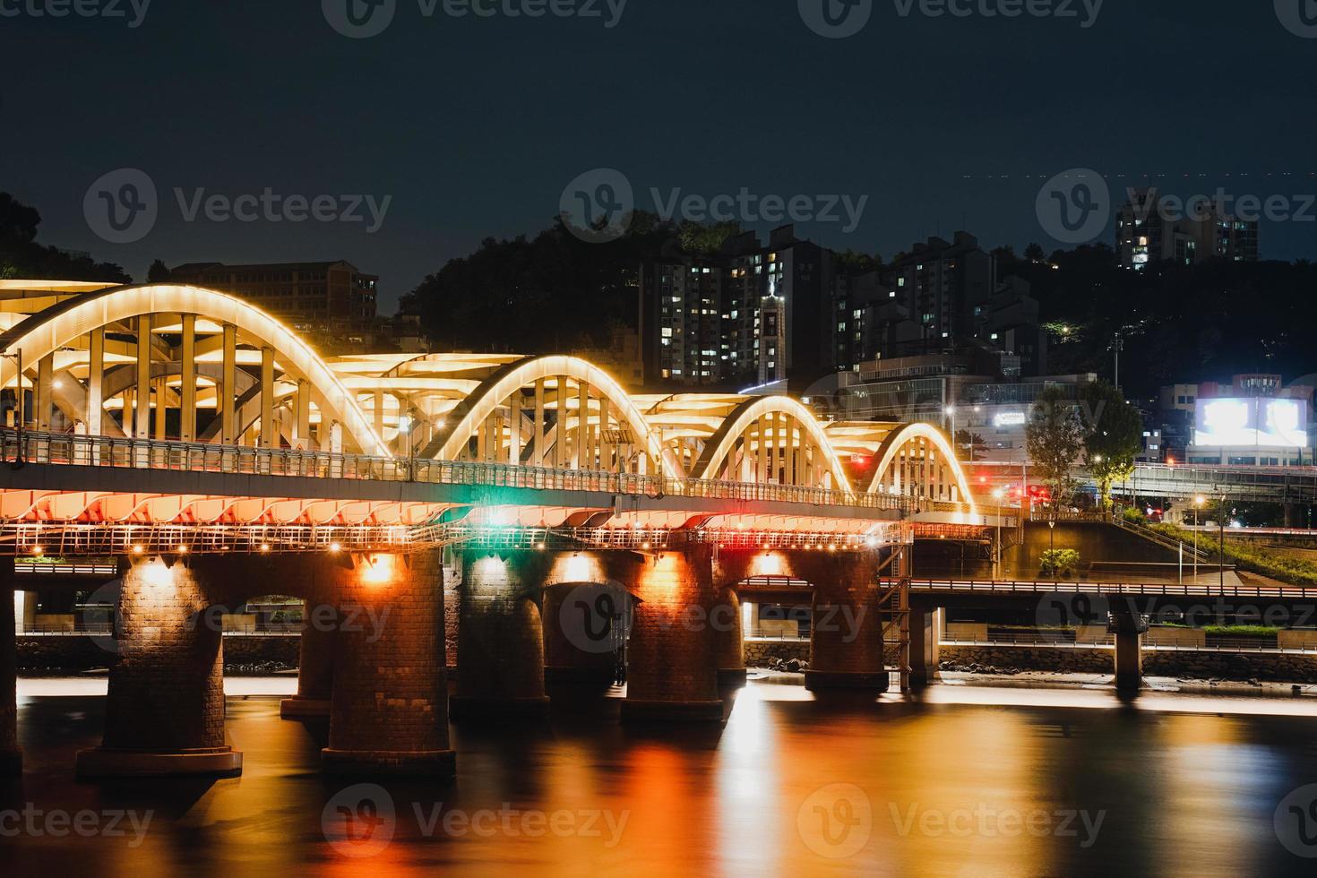 vista nocturna alrededor de la isla nodeul en seúl, corea foto