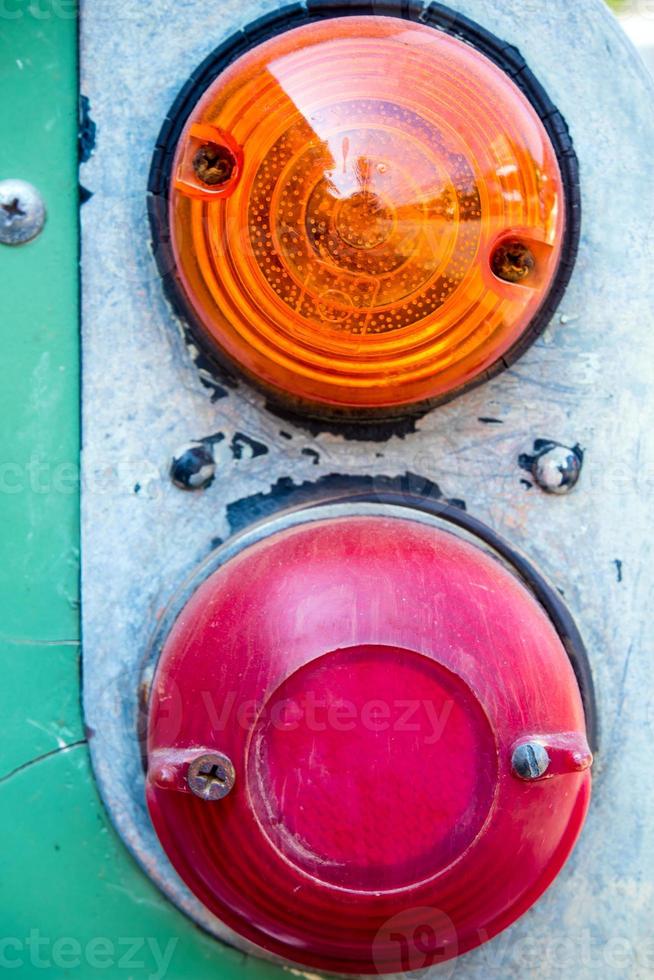 las viejas luces traseras del coche antiguo foto