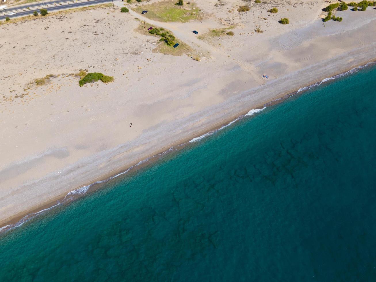 la magnífica vista del aire desde el aire y la playa. fondo y paisaje foto