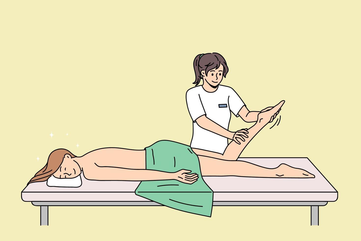 una masajista sonriente hace un masaje corporal a una clienta satisfecha en el spa. Una mujer tranquila y feliz se relaja en la mesa en el salón y tiene procedimientos de cuidado del cuerpo. día de relajación, concepto de salud. ilustración vectorial plana. vector