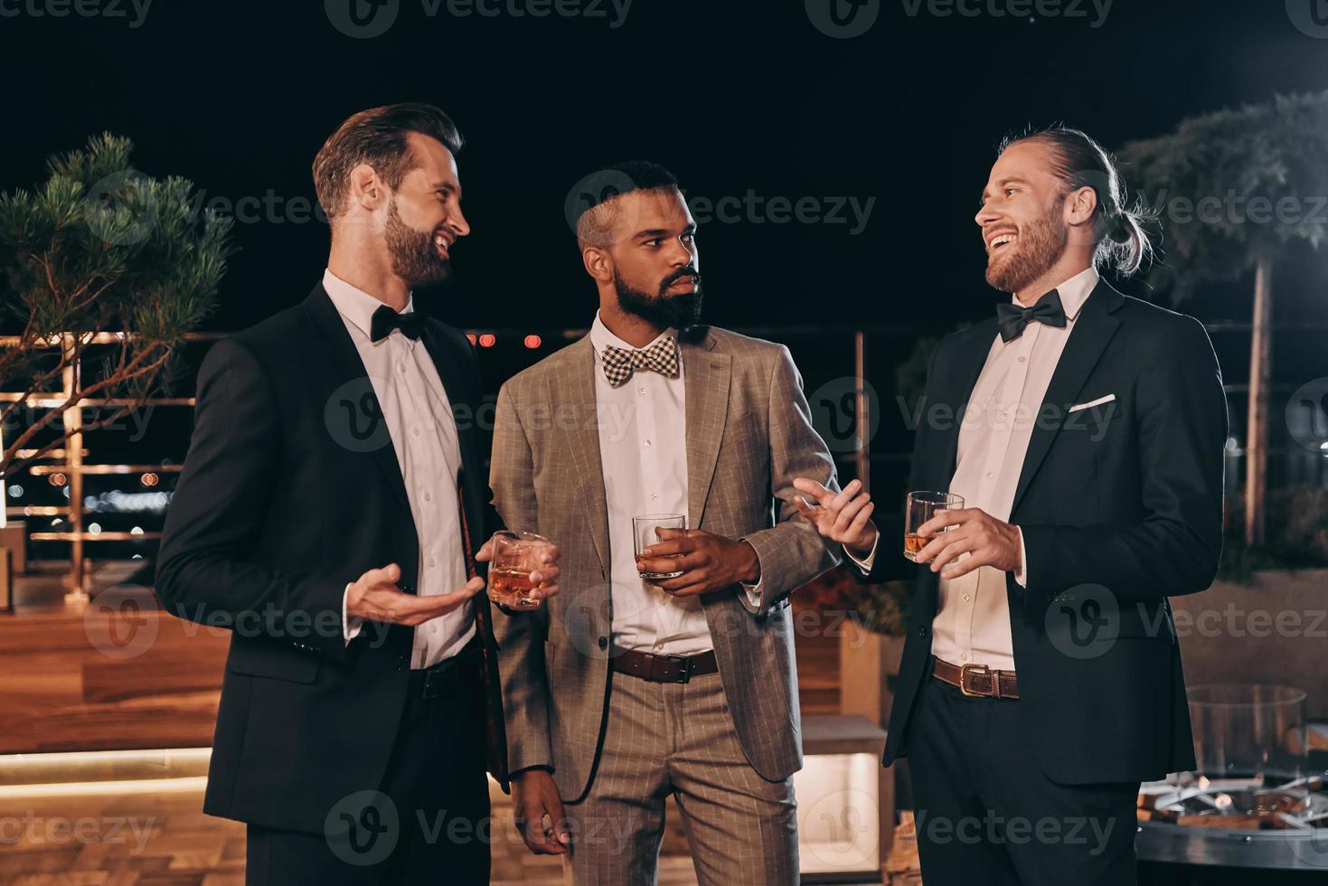 Hombres de traje guapos clearance