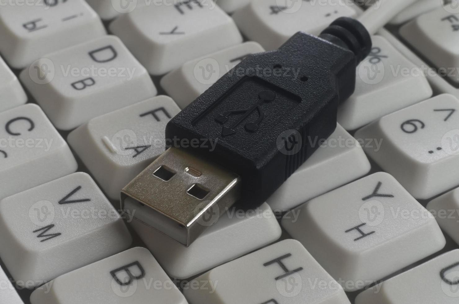 entrada usb en el teclado blanco foto