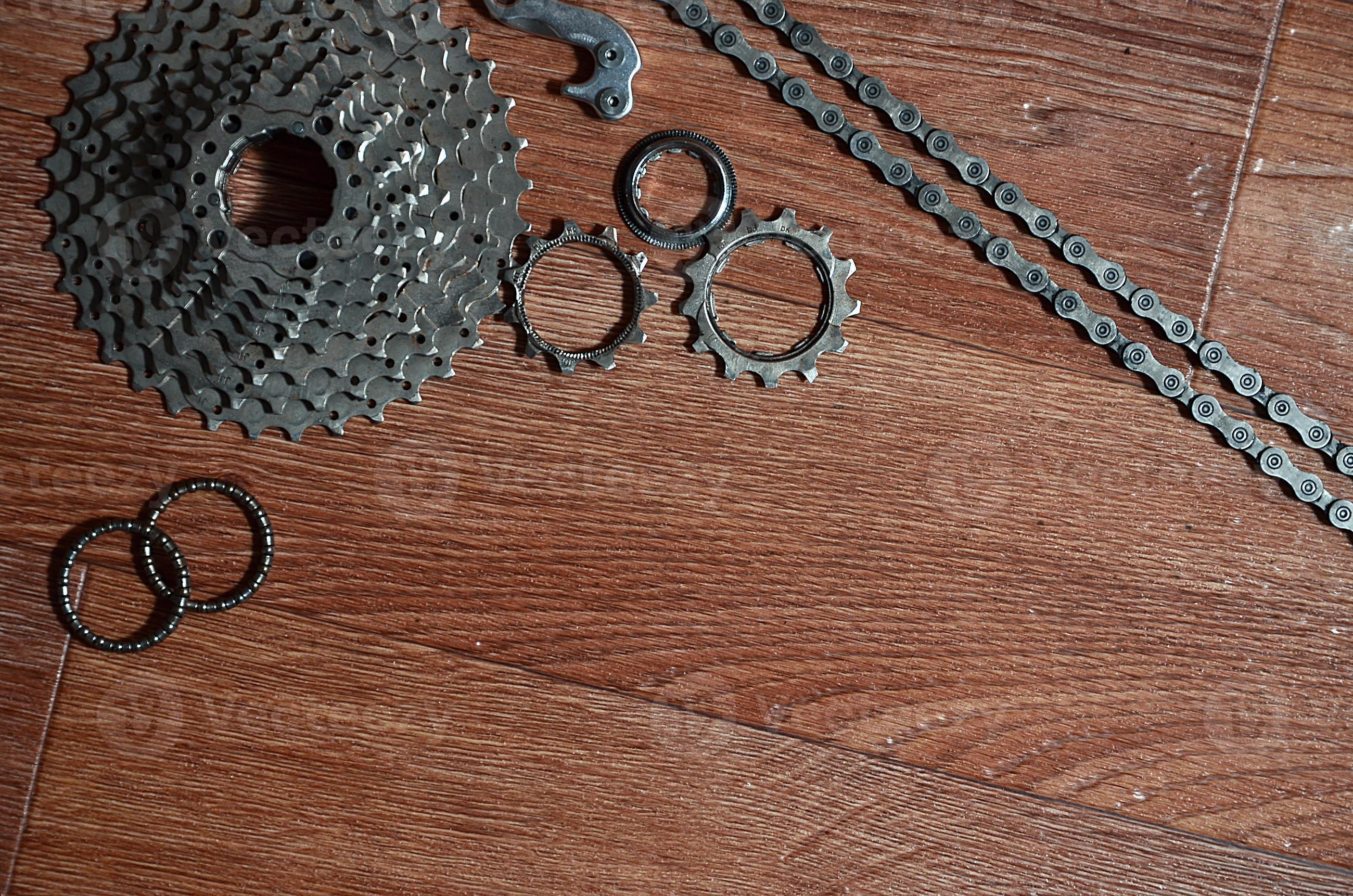 Some composition of a bicycle chain, several sprockets and other