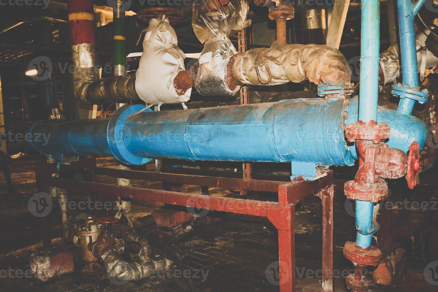 equipo de energía del intercambiador de calor de carcasa y tubos de hierro para la refrigeración de productos de calefacción en el taller de la planta petroquímica química de la refinería industrial foto