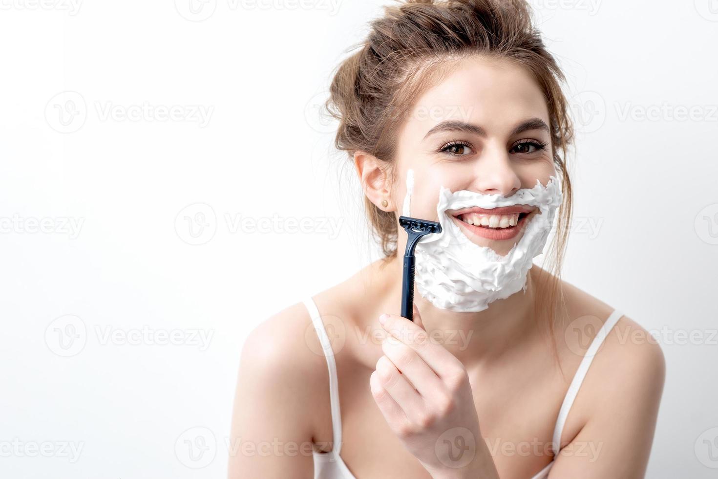 Woman shaving her face by razor 13618540 Stock Photo at Vecteezy
