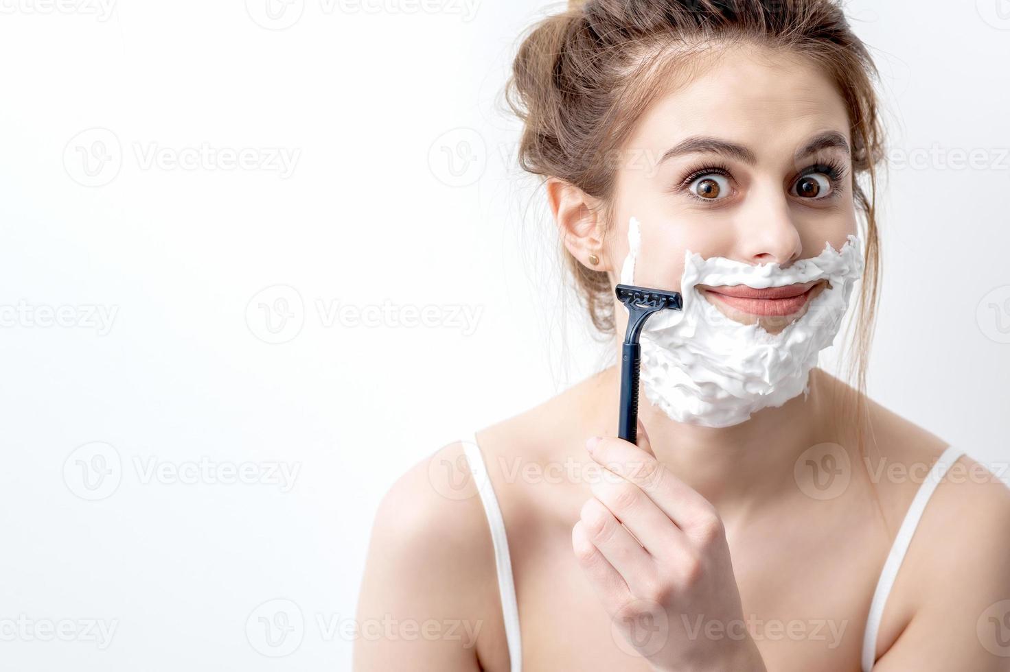 Woman shaving her face by razor 13618566 Stock Photo at Vecteezy