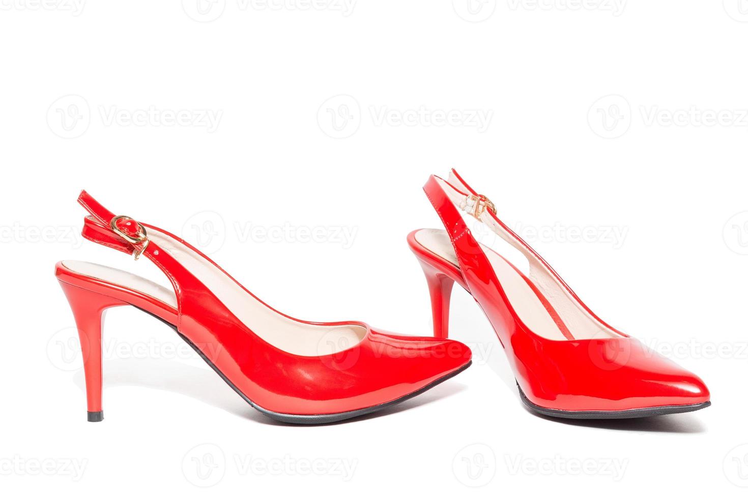 zapatos rojos de mujer con tacon alto foto