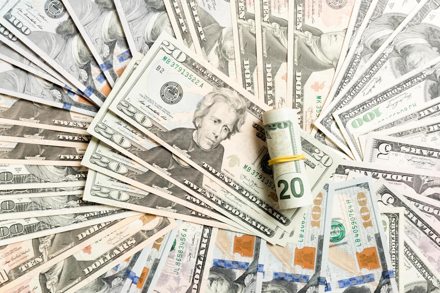 Primer Plano De Un Mont n De Billetes De 20 D lares En El Fondo Hecho primer-plano-de-un-mont-n-de-billetes-de-20-d-lares-en-el-fondo-hecho