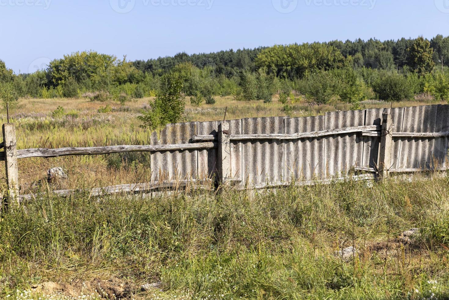 Damaged fence to ensure security photo
