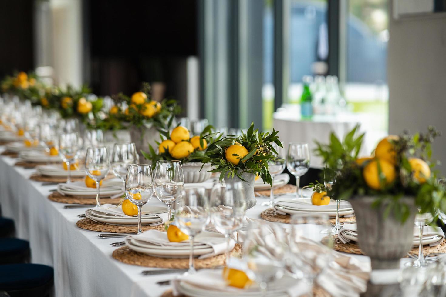 salón de banquetes de boda decorado en estilo clásico. foto