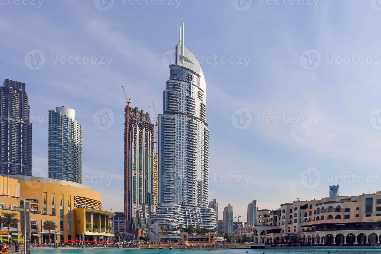 dubai, emiratos árabes unidos 25 de diciembre de 2018 arquitectura del horizonte. paisaje de la ciudad de dubai. vista panorámica de la puesta de sol del horizonte de la ciudad moderna. paisaje urbano de los emiratos árabes unidos. foto