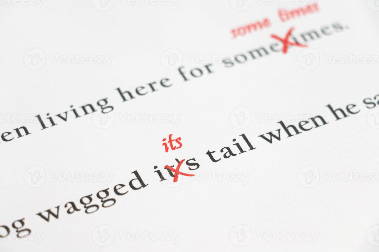English sentences with red mark of its grammar error photo