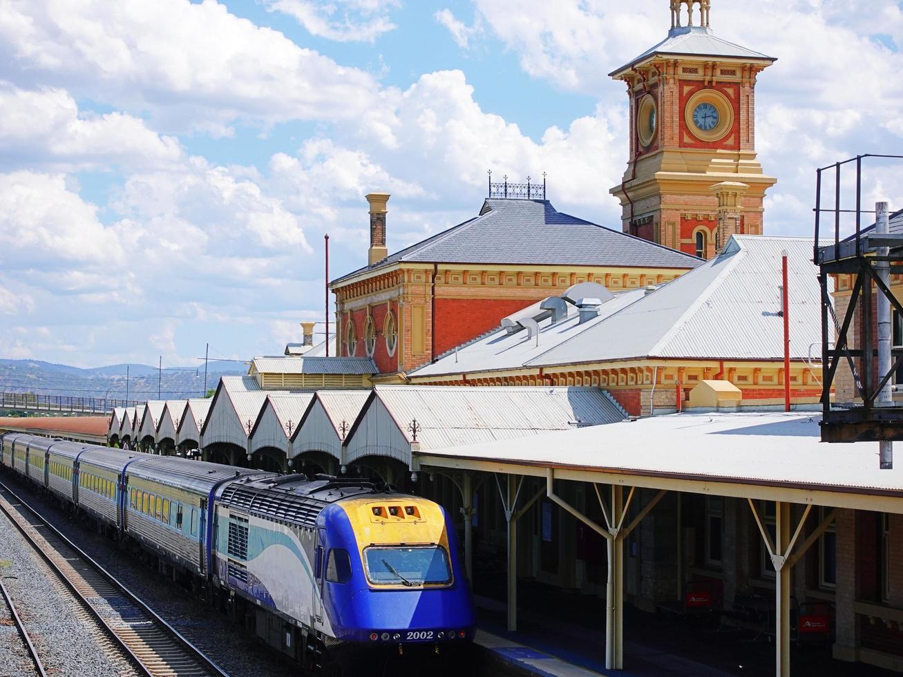 ALBURY, NEW SOUTH WALES, AUSTRALIA 2022 The Albury railway station with Intercity train in the
