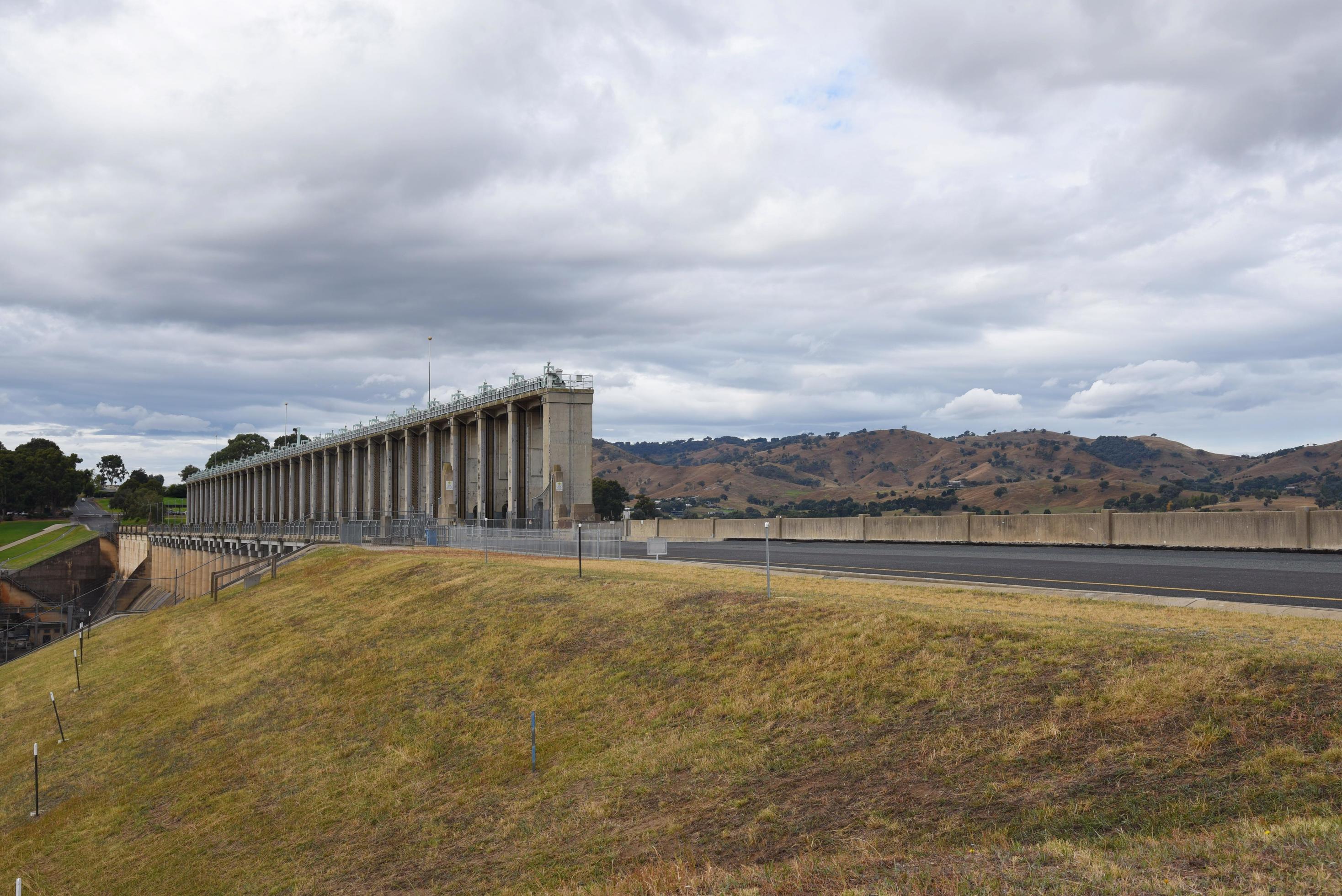 Albury, Australia 2022 The spillway of Hume Dam, formerly the Hume Weir
