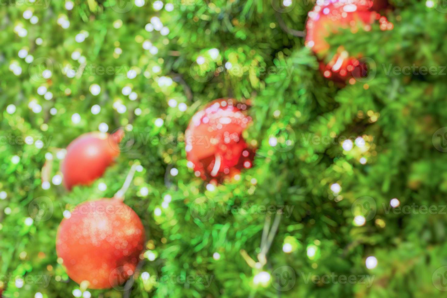 árbol de navidad borroso abstracto con fondo de luz bokeh foto