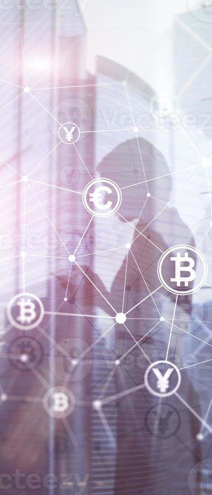 pancarta panorámica vertical. concepto de bitcoin y blockchain de doble exposición. economía digital y comercio de divisas. foto
