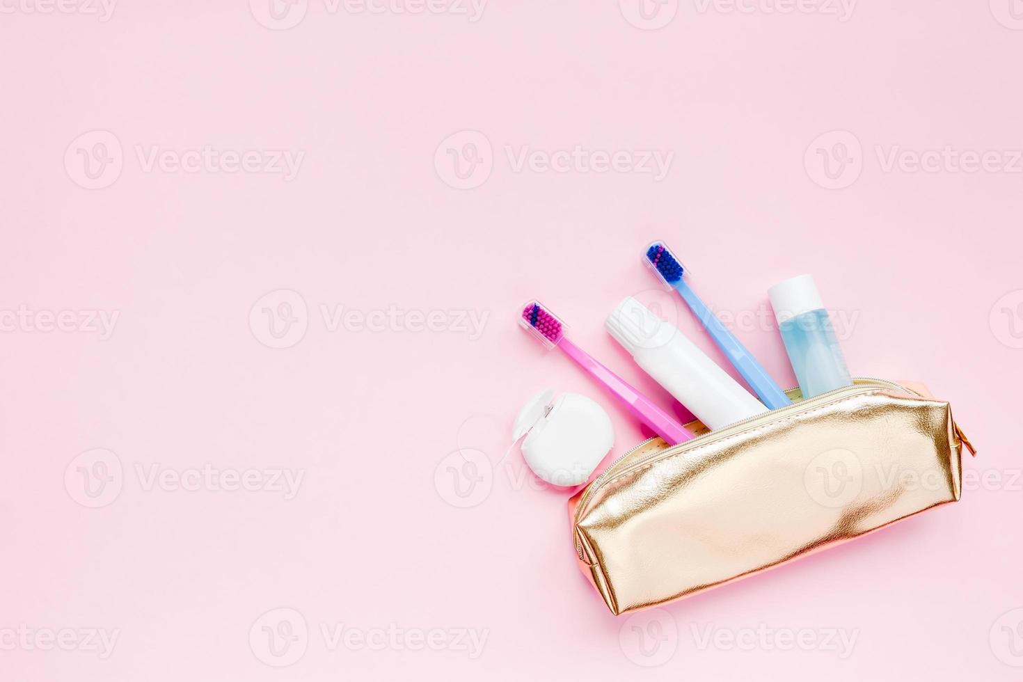 productos para la higiene dental y el cuidado bucal flatlay foto
