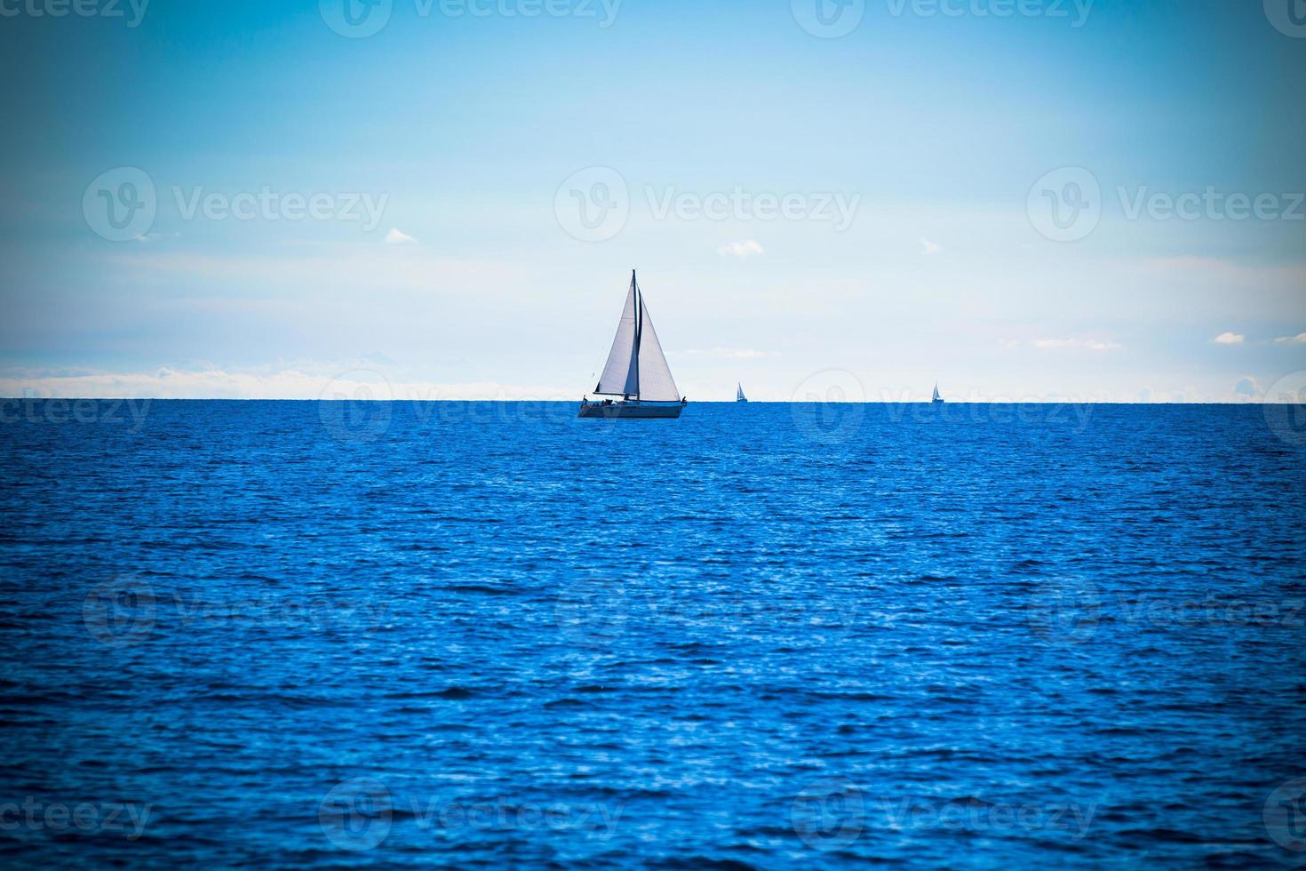 yate de recreo en el mar adriático foto