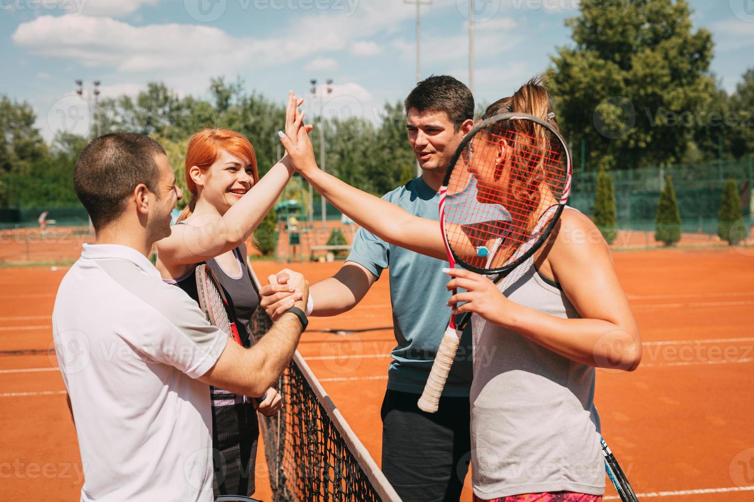 saludo antes del partido de tenis foto