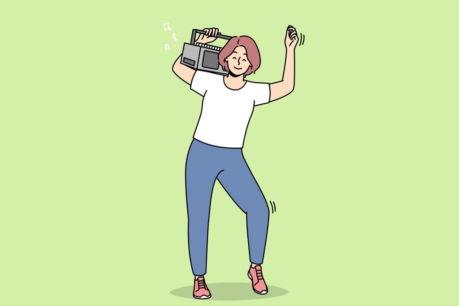 mujer joven encantada con estéreo en el hombro bailando y divirtiéndose. niña sonriente disfruta de la música en el dispositivo boombox. ilustración vectorial vector