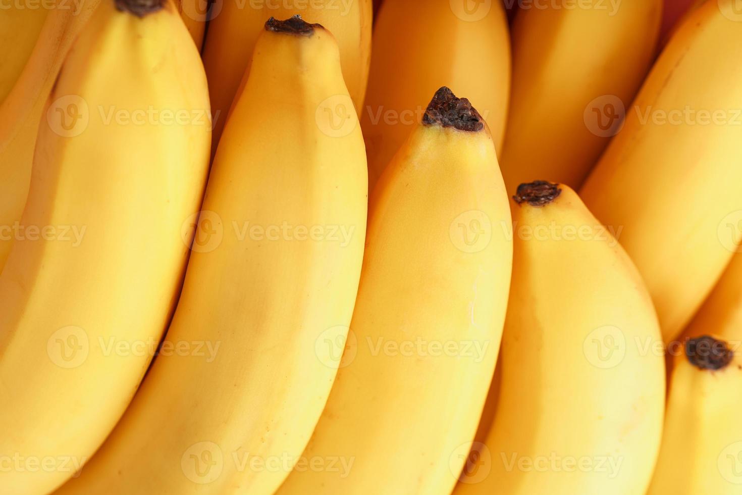 primer plano de plátanos amarillos, macro en pantalla completa. foto
