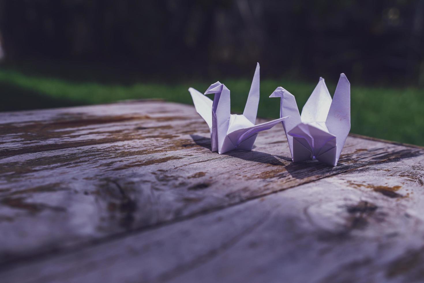 se cree que el pájaro de origami es un pájaro sagrado y un símbolo de longevidad, esperanza, buena suerte y paz foto