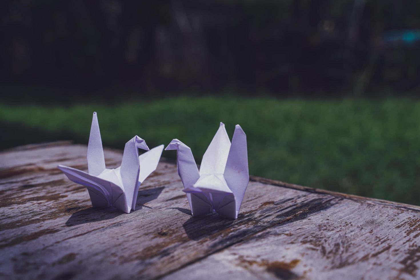 se cree que el pájaro de origami es un pájaro sagrado y un símbolo de longevidad, esperanza, buena suerte y paz foto