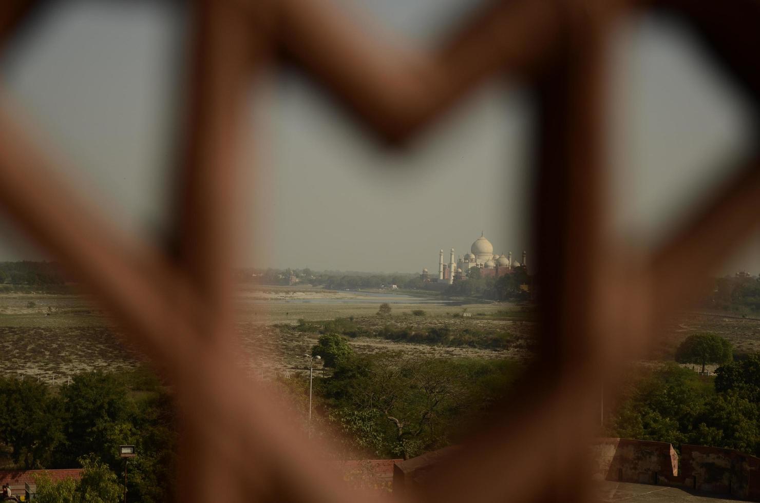 The letter M foreshadows the beautiful Taj Mahal, it is reminiscent of how an exiled man was longing for his own love from a distance as he was put in isolation. photo