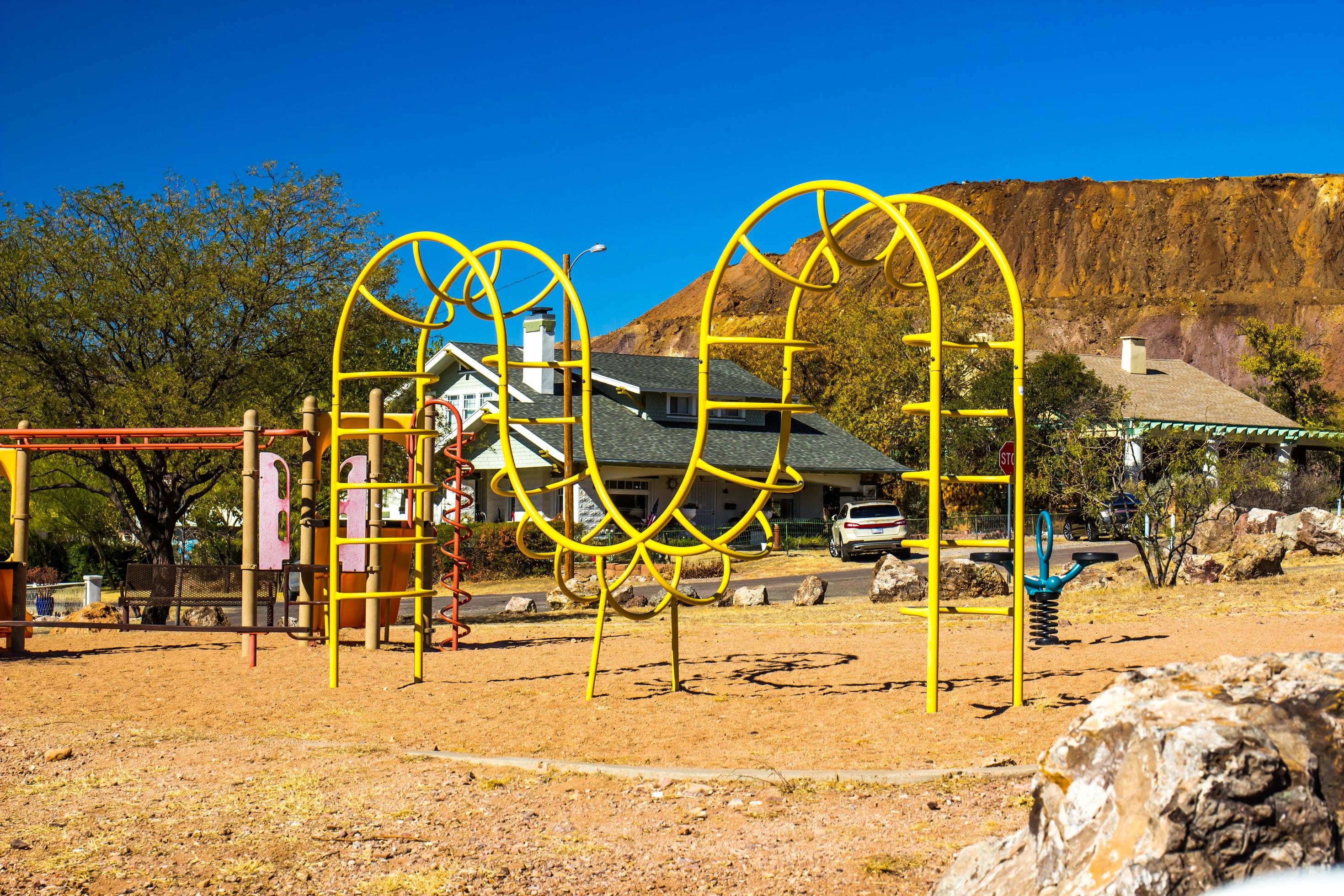 Children’s Playground Equipment With Unique Climbing Bars 13809117