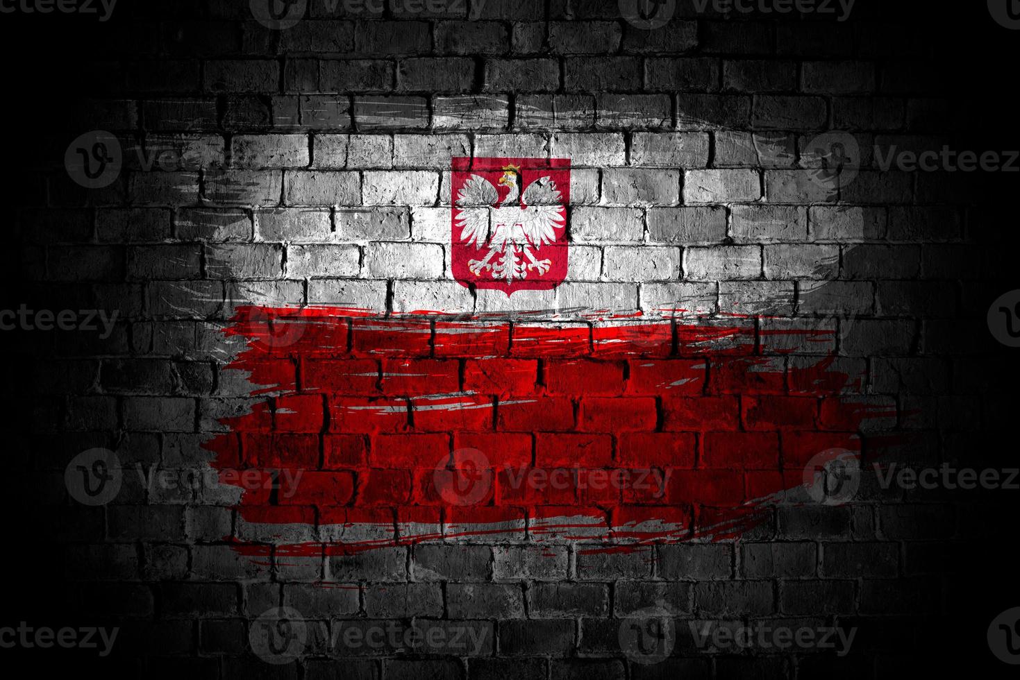 bandera de polonia pintada en una pared de ladrillos en una ubicación urbana foto