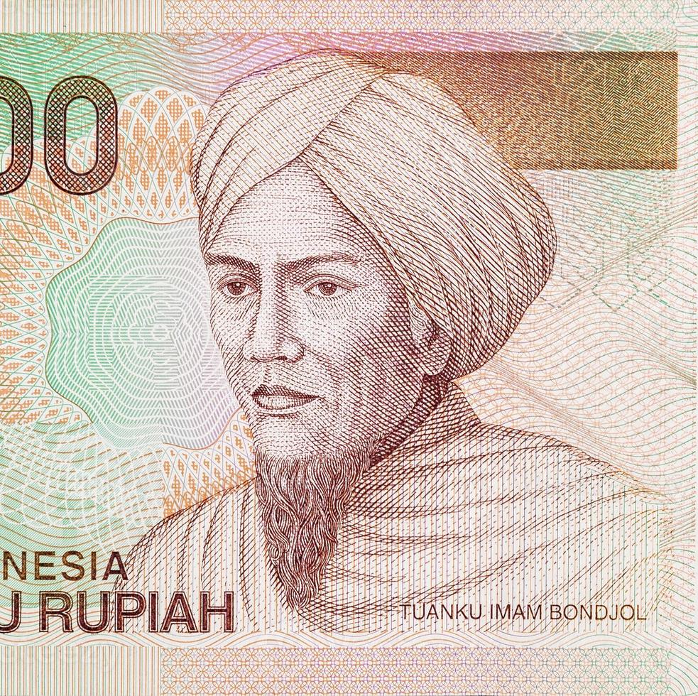 retrato de bondjol - líder religioso minangkabau en indonesia 5000 rupias 2001 billete de banco foto