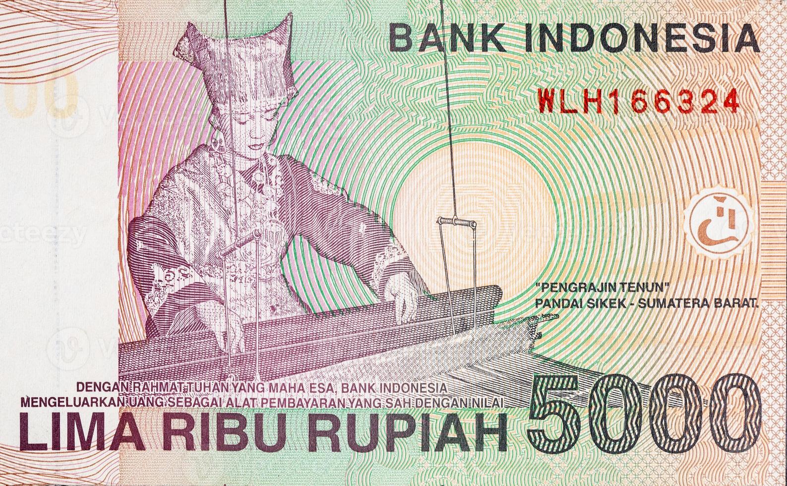 retrato de mujer en indonesia billete de 1000 rupias, antigua moneda de indonesia foto