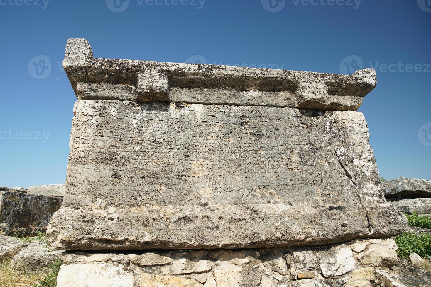 tumba en la ciudad antigua de hierápolis, pamukkale, denizli, turkiye foto