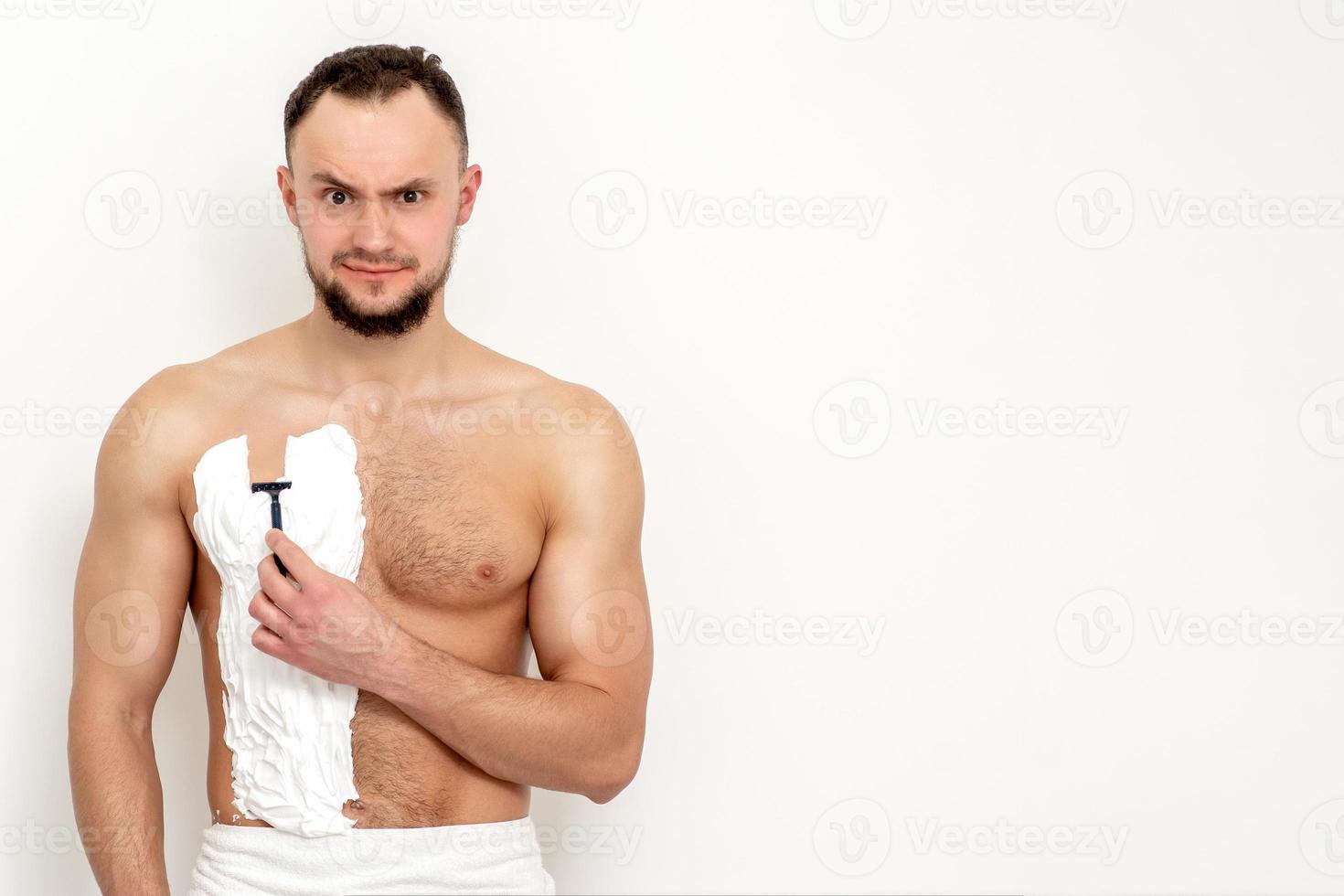 Young man shaving his chest 13849897 Stock Photo at Vecteezy
