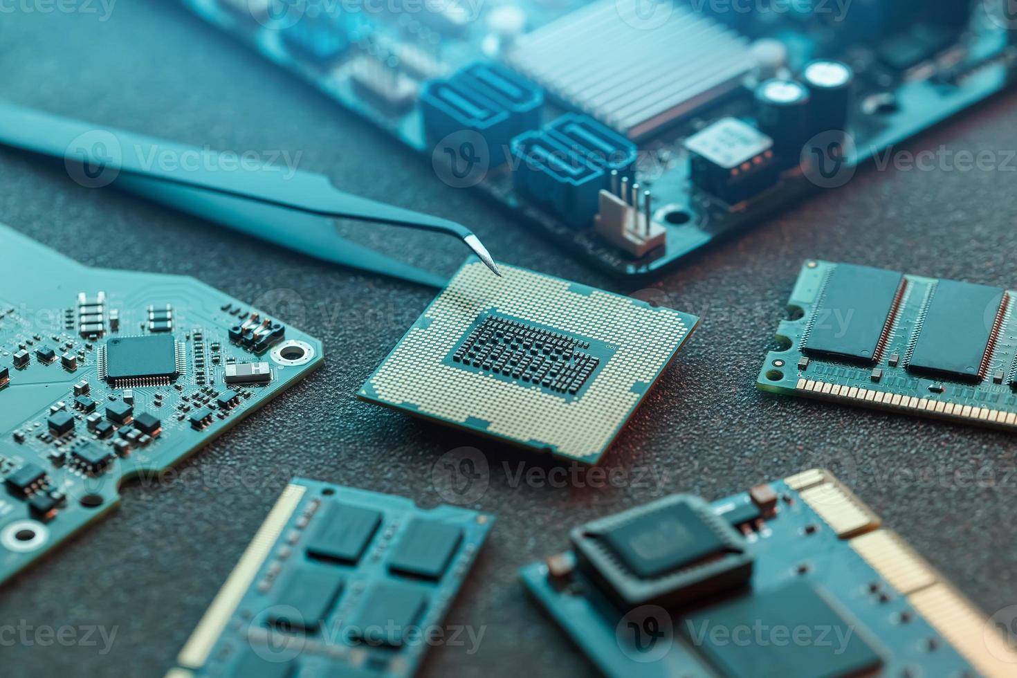 Electronic engineer of computer technology. Maintenance computer cpu