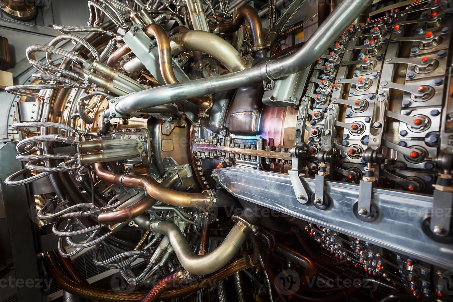 motor de turbina de gas del compresor de gas de alimentación ubicado dentro de un recinto presurizado, el motor de turbina de gas utilizado en la plataforma central de procesamiento de petróleo y gas en alta mar. foto