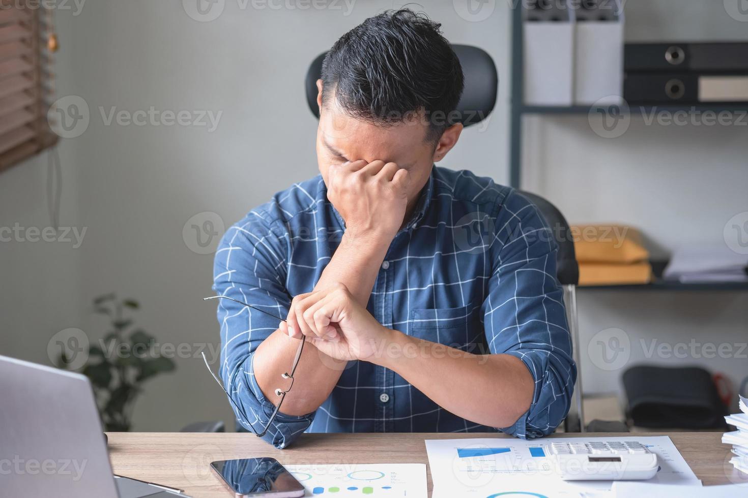 Concept Burnout Syndrome. Business Woman feels uncomfortable working. Which is caused by stress, accumulated from unsuccessful work And less resting body. Consult a specialist psychiatrist. photo