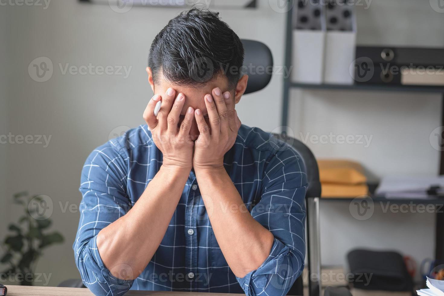 Concept Burnout Syndrome. Business Woman feels uncomfortable working. Which is caused by stress, accumulated from unsuccessful work And less resting body. Consult a specialist psychiatrist. photo