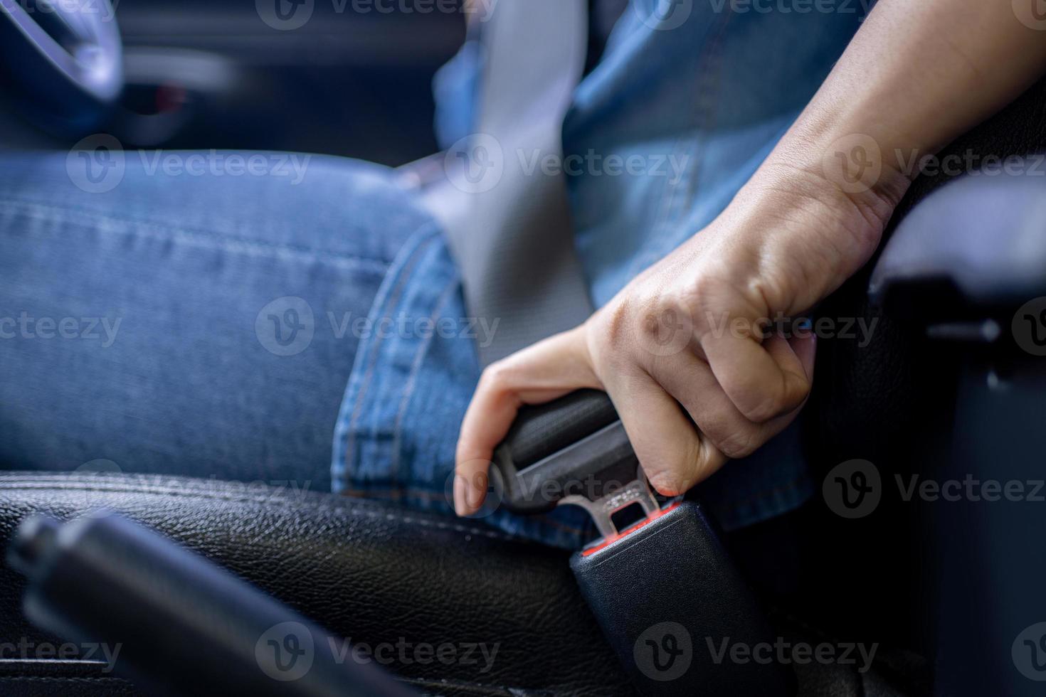 Asian woman missing seat belt in car, safety concept. photo