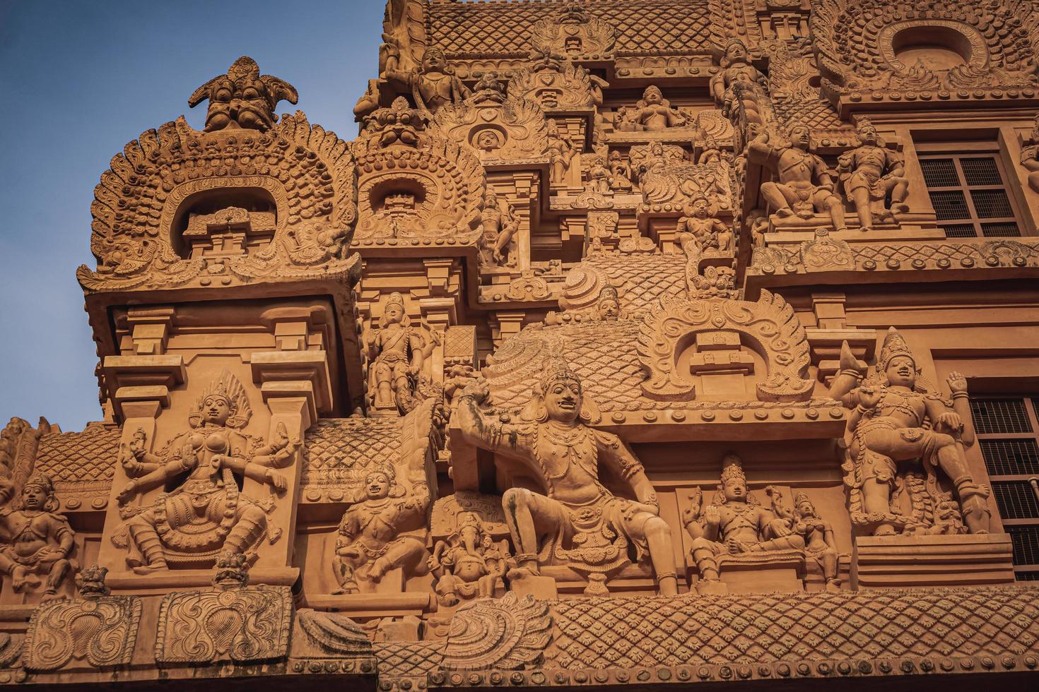 el gran templo tanjore o el templo brihadeshwara fue construido por el rey raja raja cholan en thanjavur, tamil nadu. es el templo más antiguo y más alto de la india. este templo figura en el patrimonio de la unesco foto