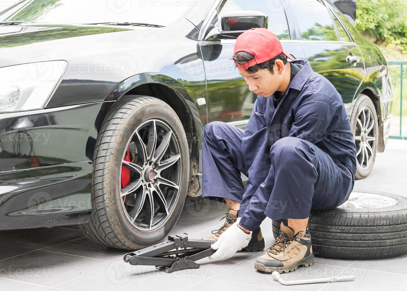 Mechanic replacing lug nuts changing tires on vehicle 13873142 Stock