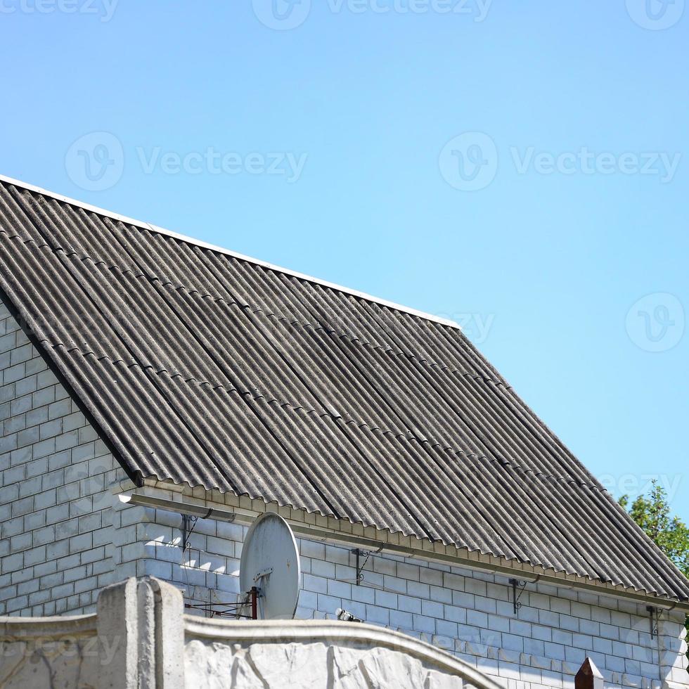 Shiver white roofs bring cool savings in residental attic photo