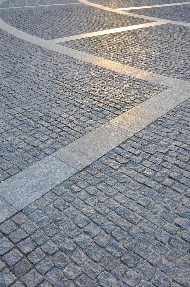 fragmento de la plaza de la calle, desplegado de un adoquín cuadrado gris foto