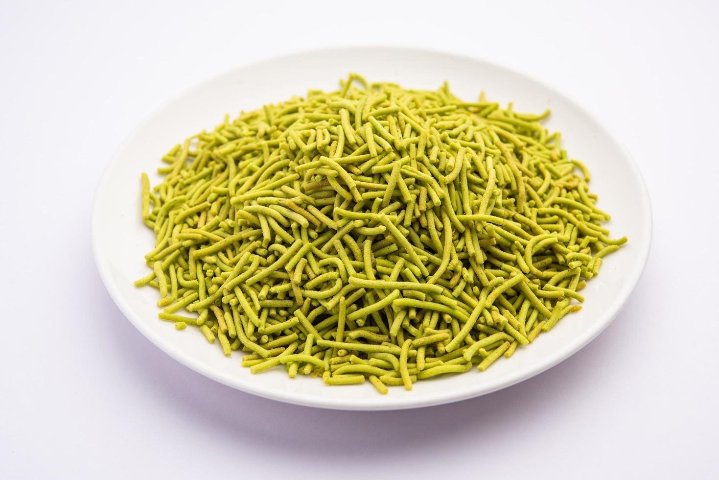 palak sev is a crispy crunchy green colored spinach flavored fried farsan with salt, spice powder photo