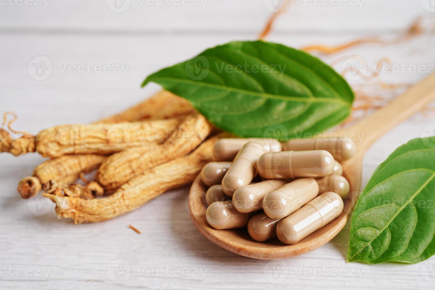 Ginseng roots and green leaf, healthy food. 13937534 Stock Photo at